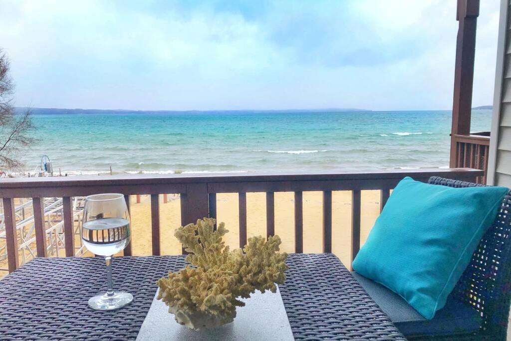 New Listing Beach Bliss 211! Stunning Bay View Traverse City Kültér fotó