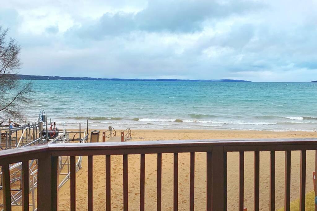 New Listing Beach Bliss 211! Stunning Bay View Traverse City Kültér fotó
