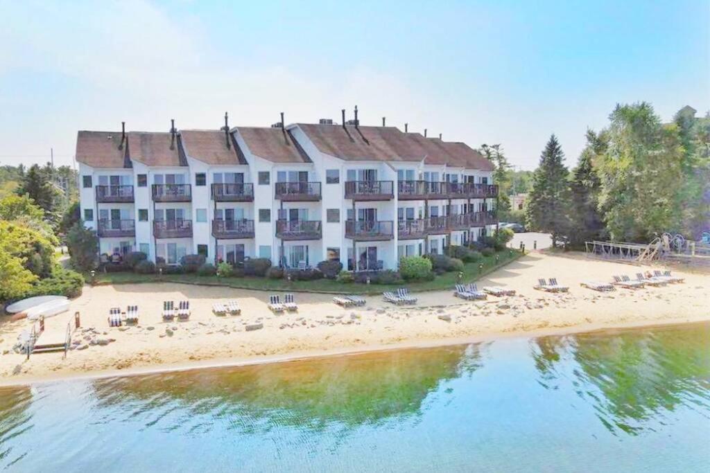 New Listing Beach Bliss 211! Stunning Bay View Traverse City Kültér fotó