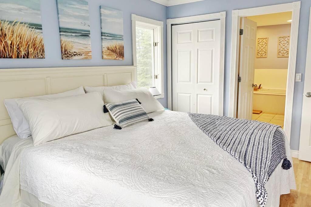 New Listing Beach Bliss 211! Stunning Bay View Traverse City Kültér fotó