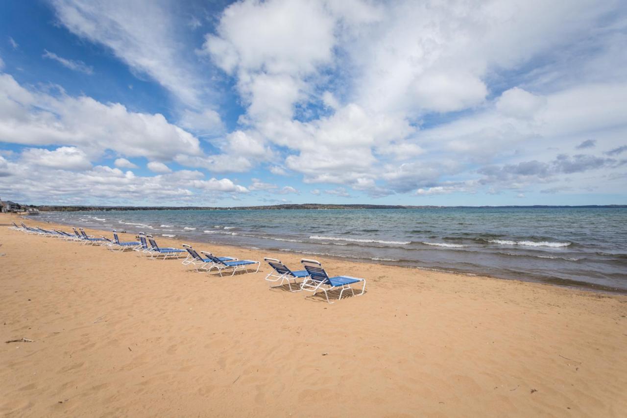 New Listing Beach Bliss 211! Stunning Bay View Traverse City Kültér fotó