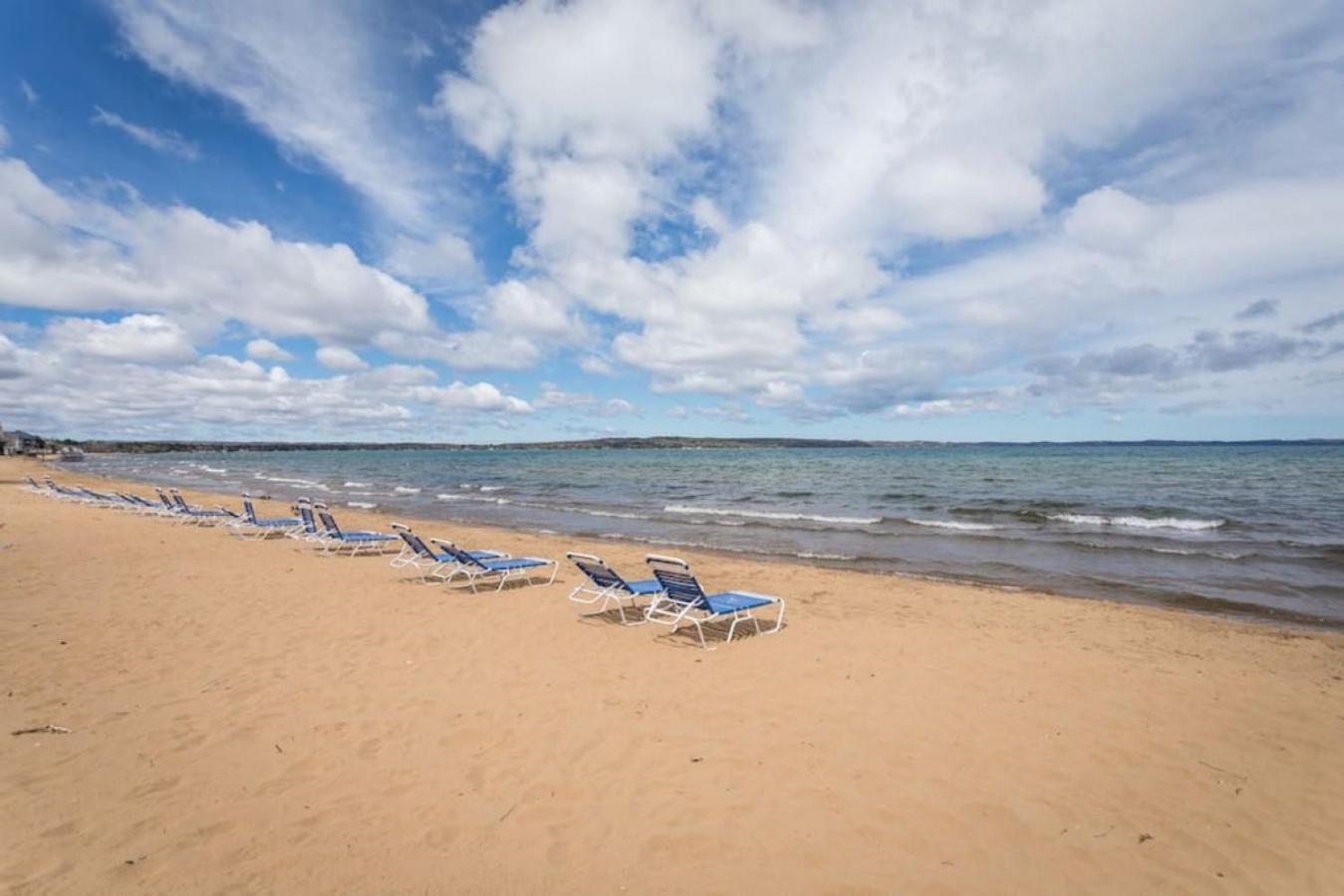 New Listing Beach Bliss 211! Stunning Bay View Traverse City Kültér fotó