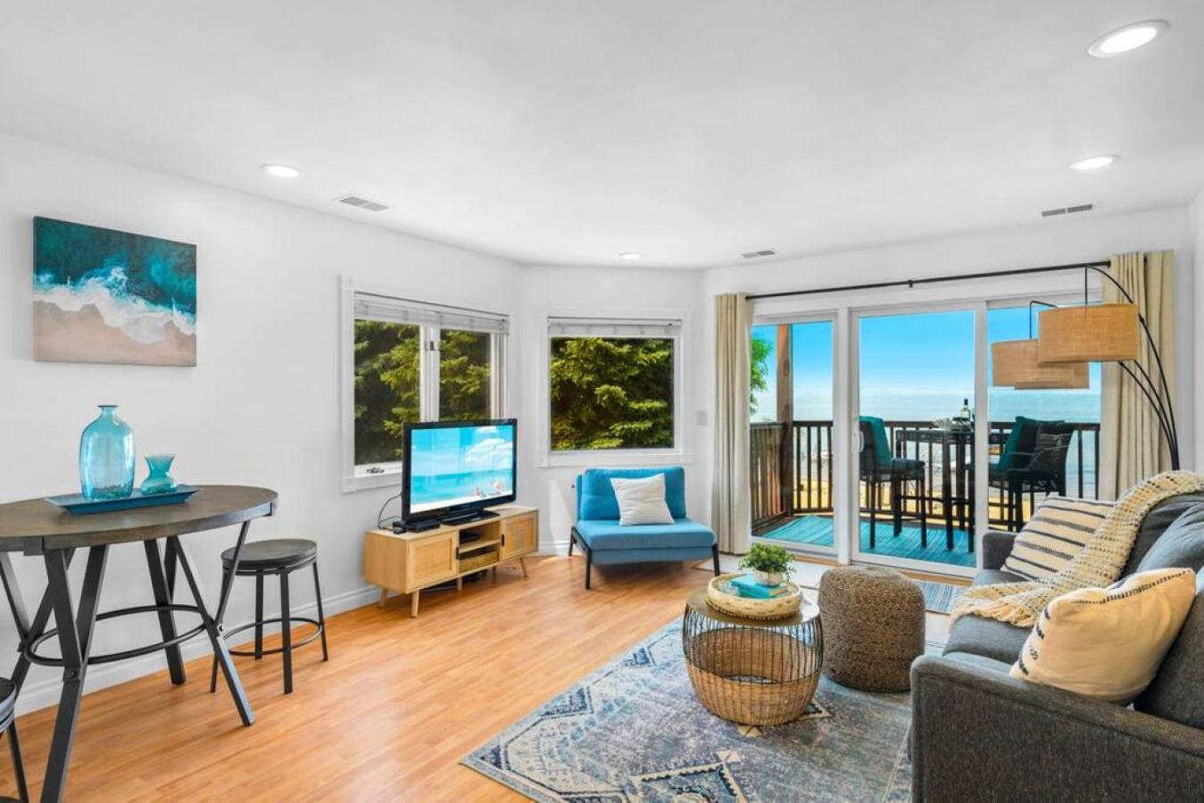 New Listing Beach Bliss 211! Stunning Bay View Traverse City Kültér fotó